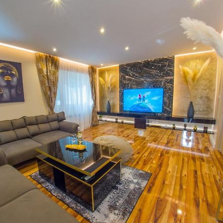 Luxury Apartment Black And Gold Мостар Екстер'єр фото