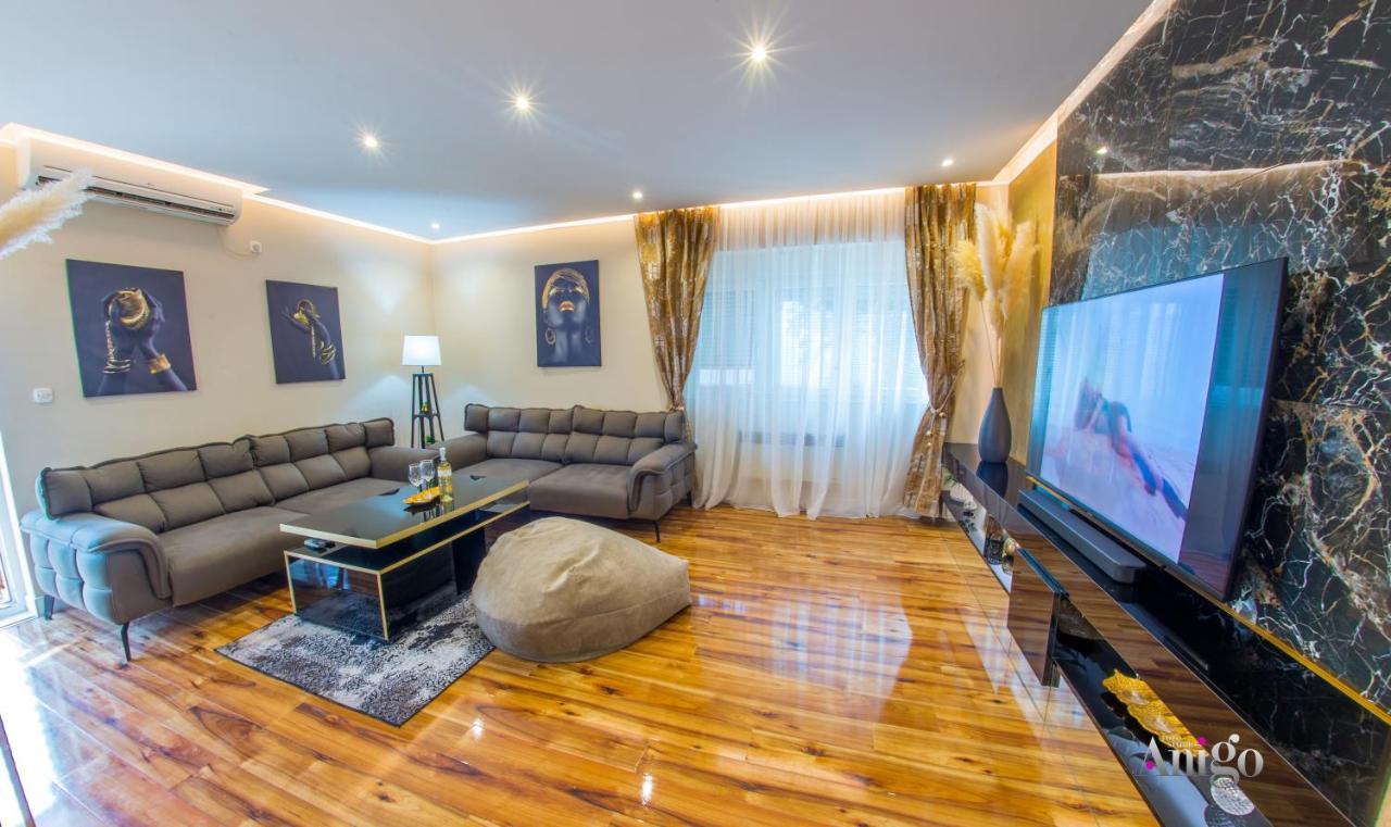 Luxury Apartment Black And Gold Мостар Екстер'єр фото