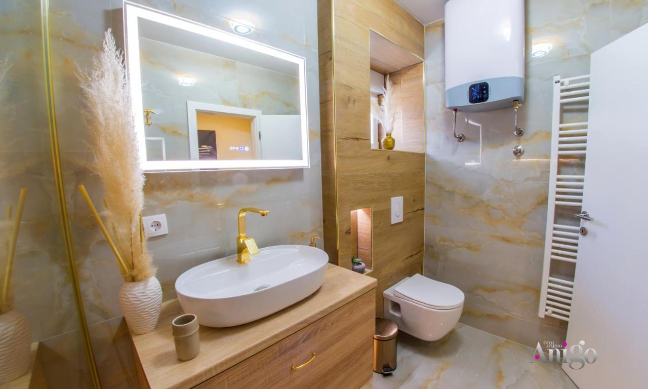 Luxury Apartment Black And Gold Мостар Екстер'єр фото