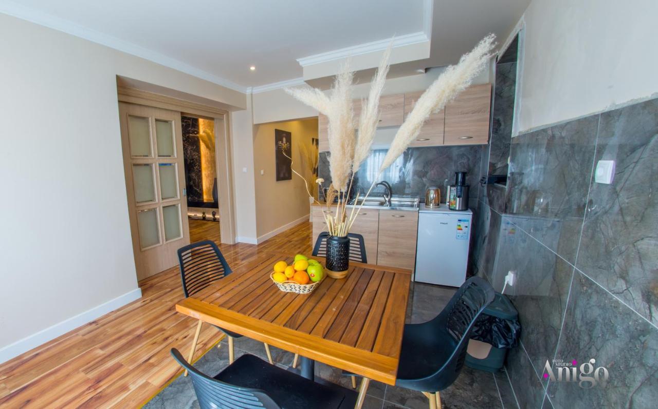 Luxury Apartment Black And Gold Мостар Екстер'єр фото