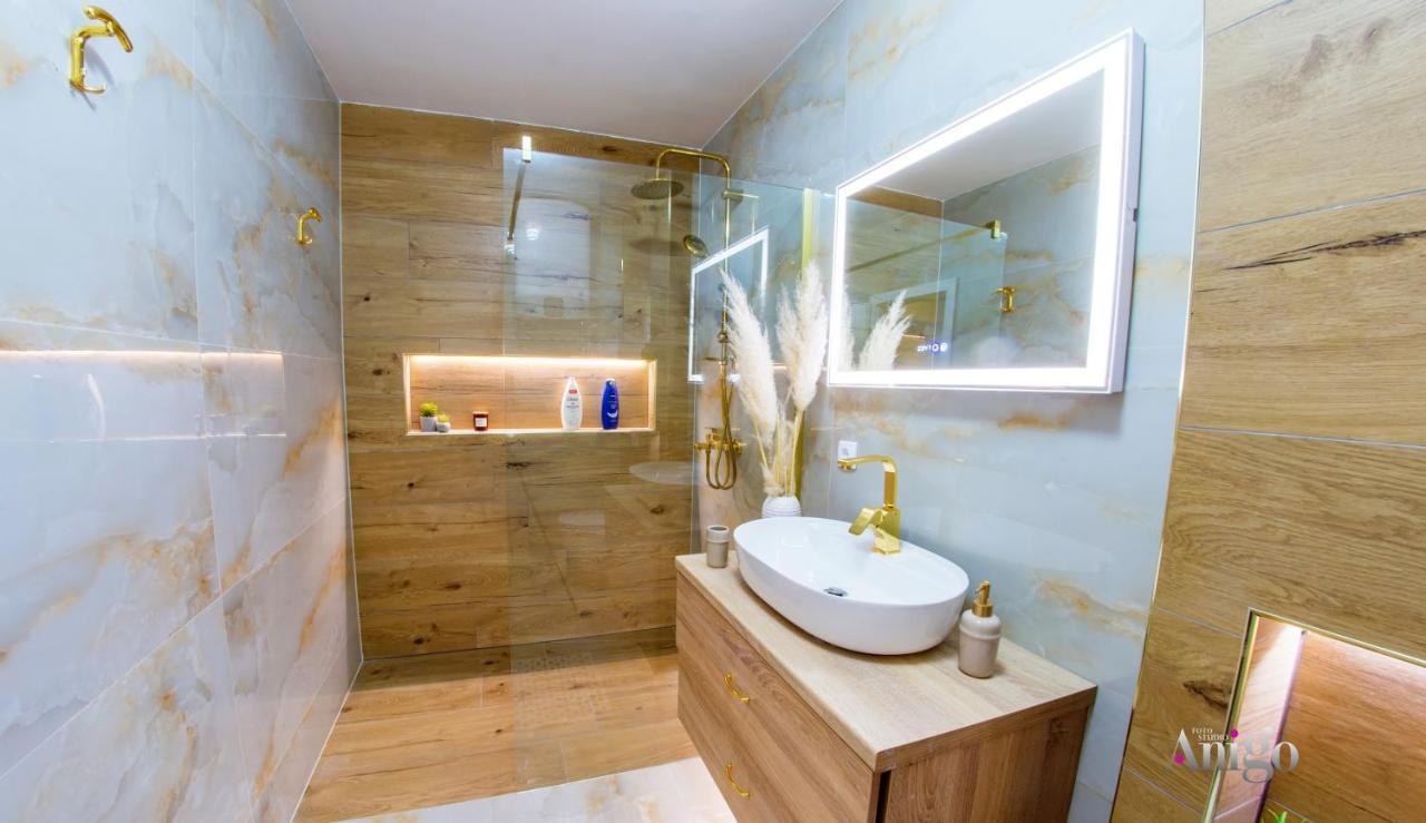Luxury Apartment Black And Gold Мостар Екстер'єр фото