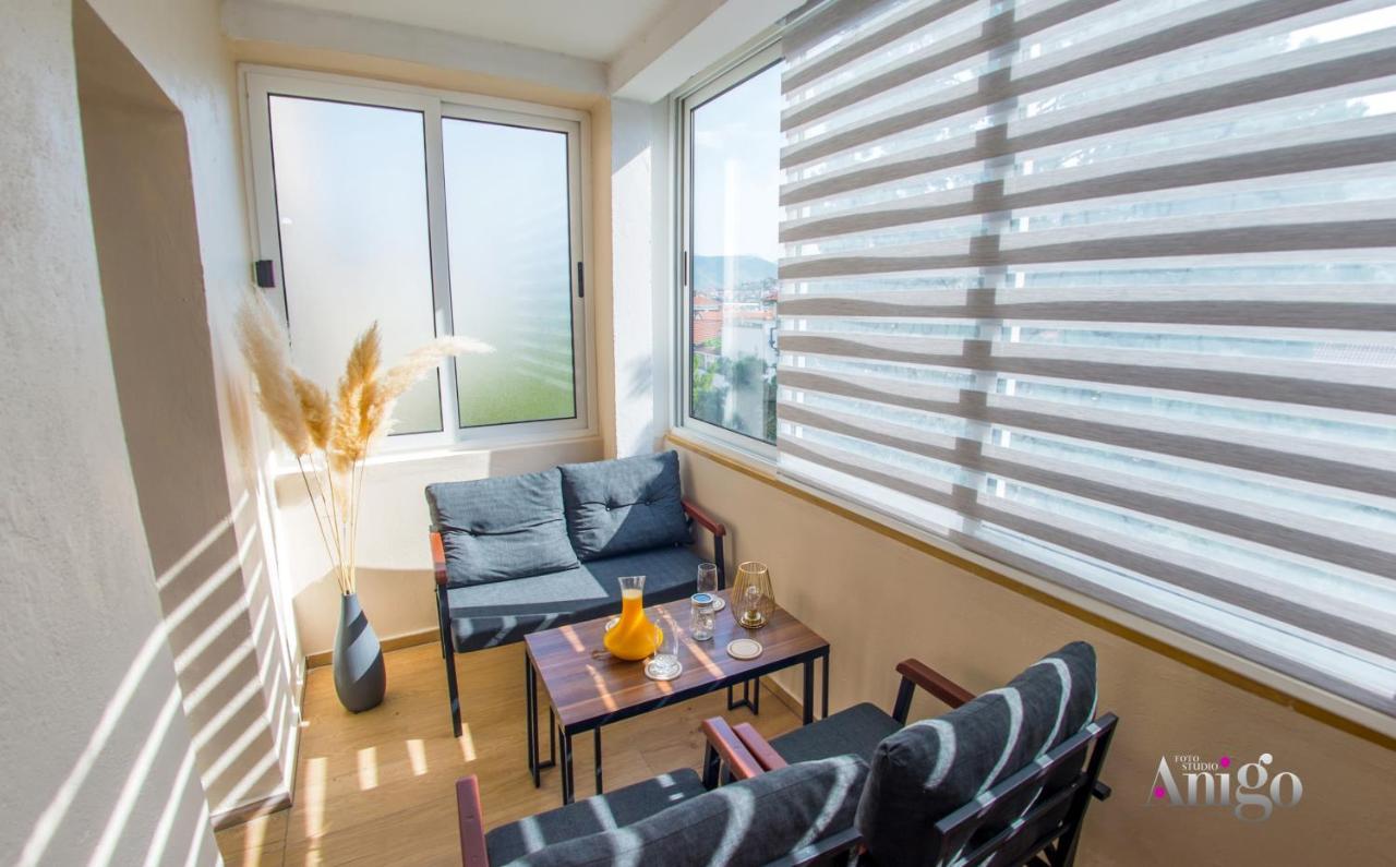 Luxury Apartment Black And Gold Мостар Екстер'єр фото