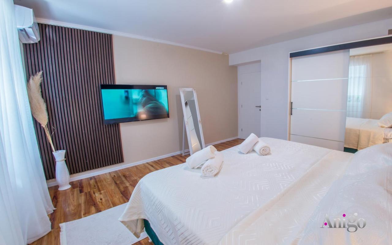 Luxury Apartment Black And Gold Мостар Екстер'єр фото
