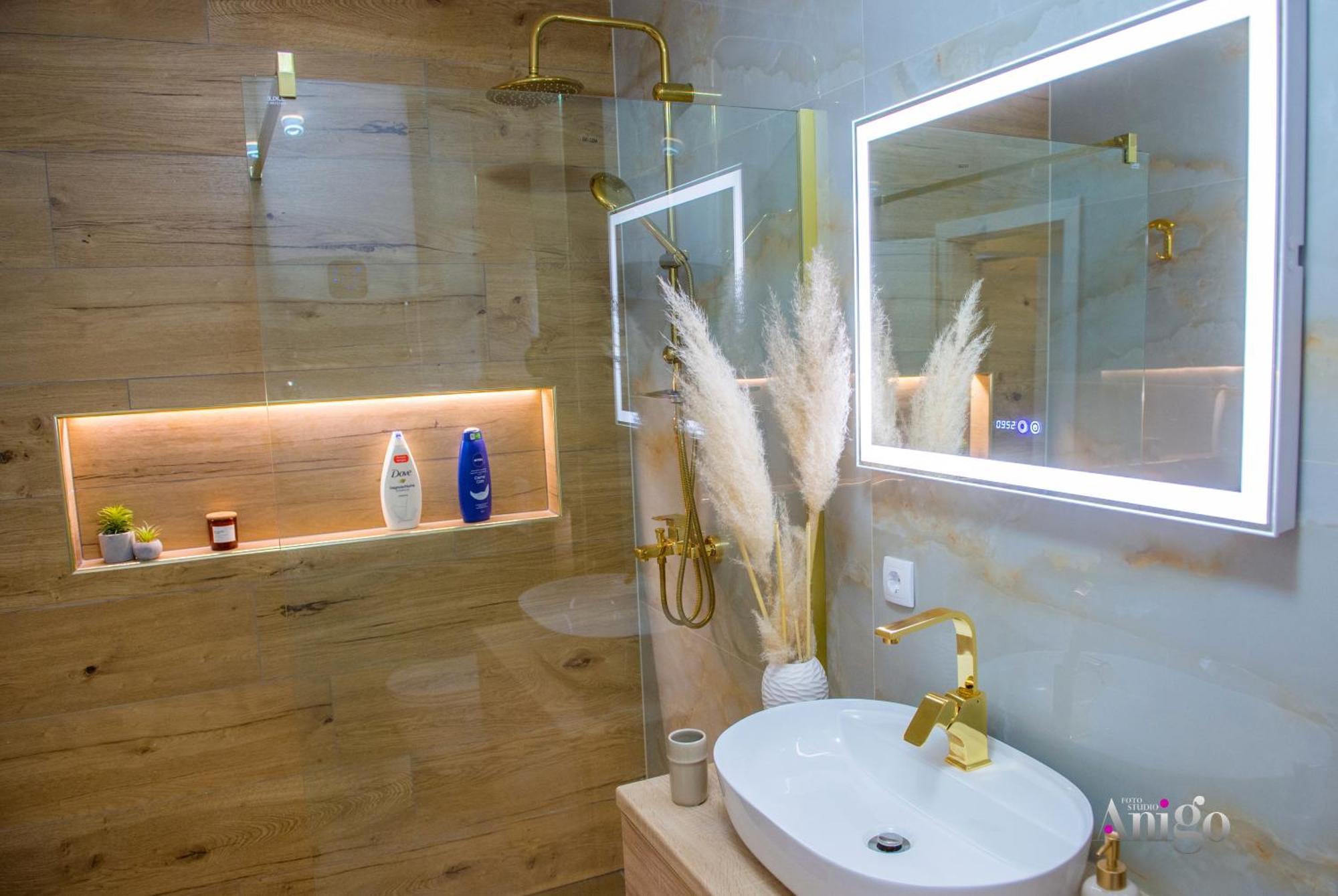 Luxury Apartment Black And Gold Мостар Екстер'єр фото